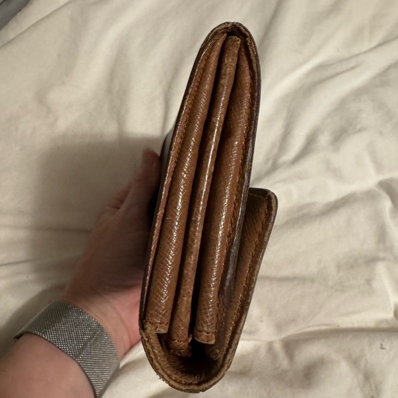 Authentic Vintage Louis Vuitton Sarah Monogram Wallet - Picture 9 of 12